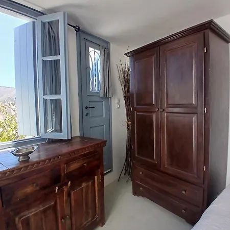 1705 Castle House * Pyrgos Kallistis
