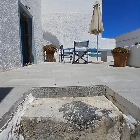 1705 Castle House * Pýrgos