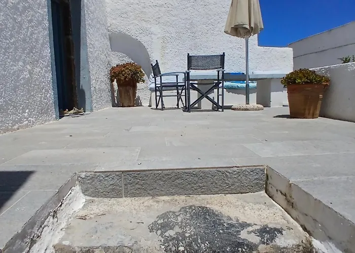 1705 Castle House * Pýrgos