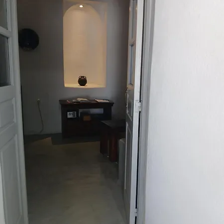 1705 Castle House * Pýrgos