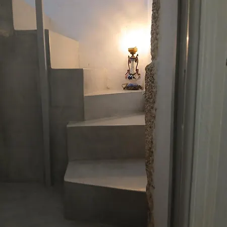 Villa 1705 Castle House *