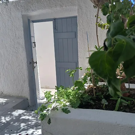 1705 Castle House Pýrgos