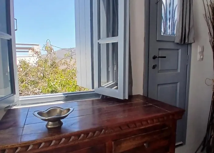 1705 Castle House Vila Pýrgos