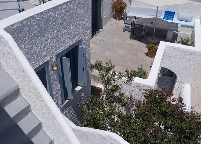 1705 Castle House Vila