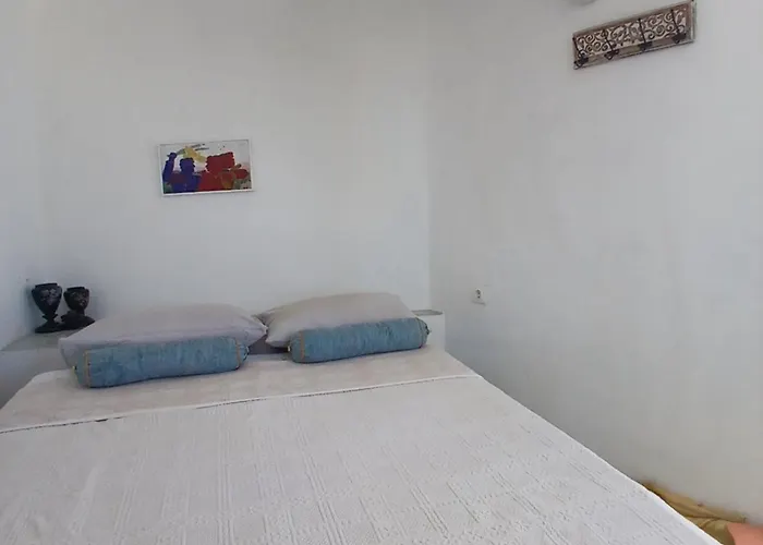 1705 Castle House Vila Pýrgos