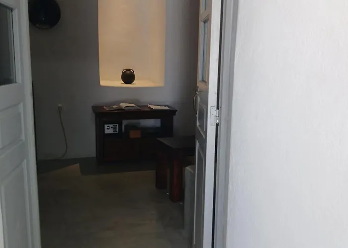 1705 Castle House * Pírgosz