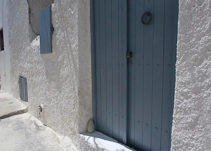 1705 Castle House Vila Pýrgos