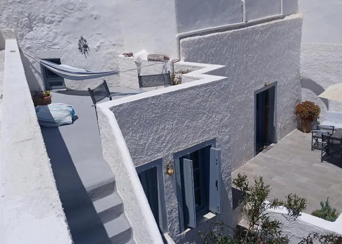 1705 Castle House Vila